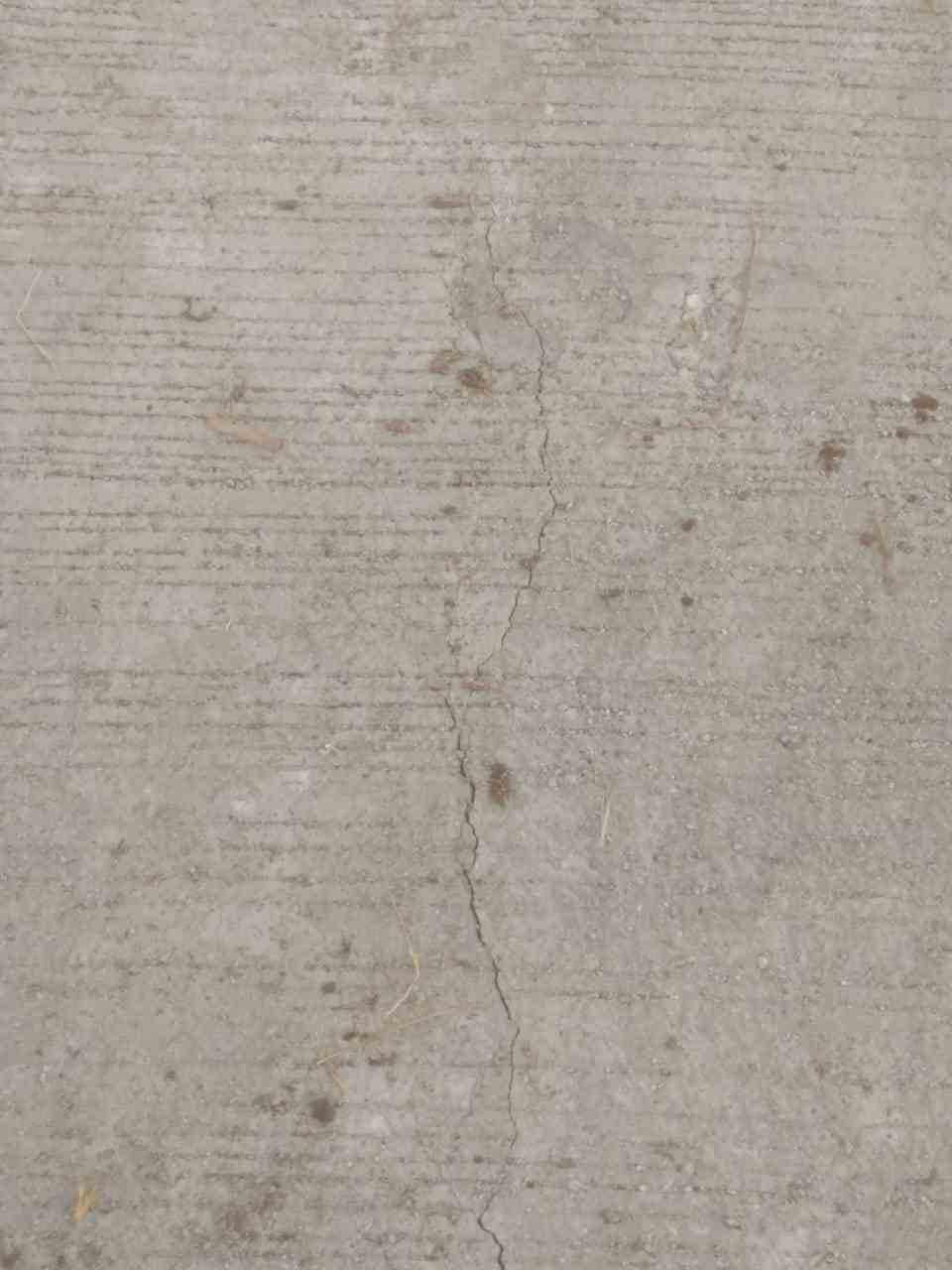 ऐकावे ते नवलच,सीमेंट रोडचा लोहा बांधलेल्या रोडमधून गायब