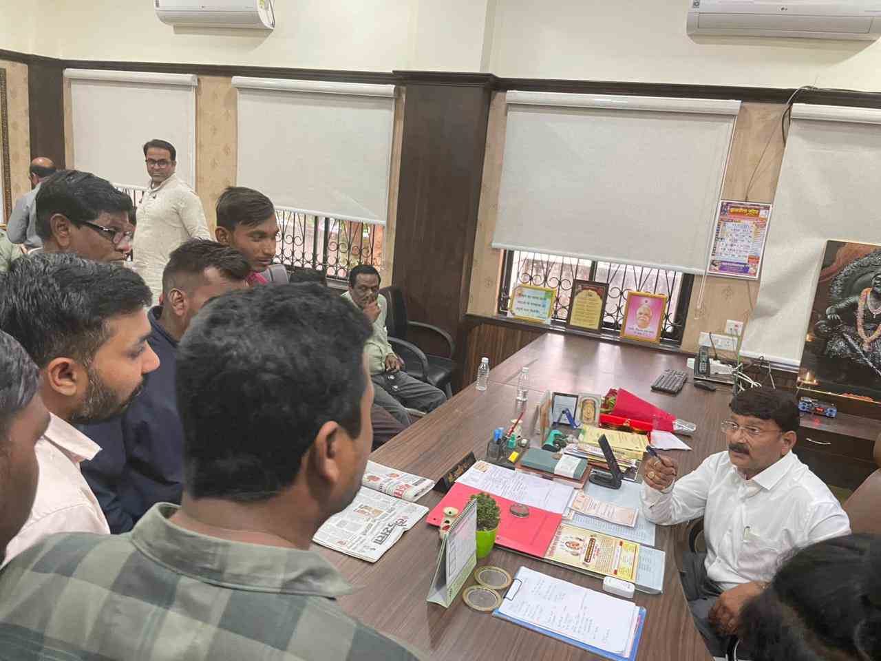 भीम आर्मीचा नगरपरिषदेला इशारा : २५ तारखेपर्यंत स्वच्छता न झाल्यास कचरा थेट नगरपरिषदेत टाकणार