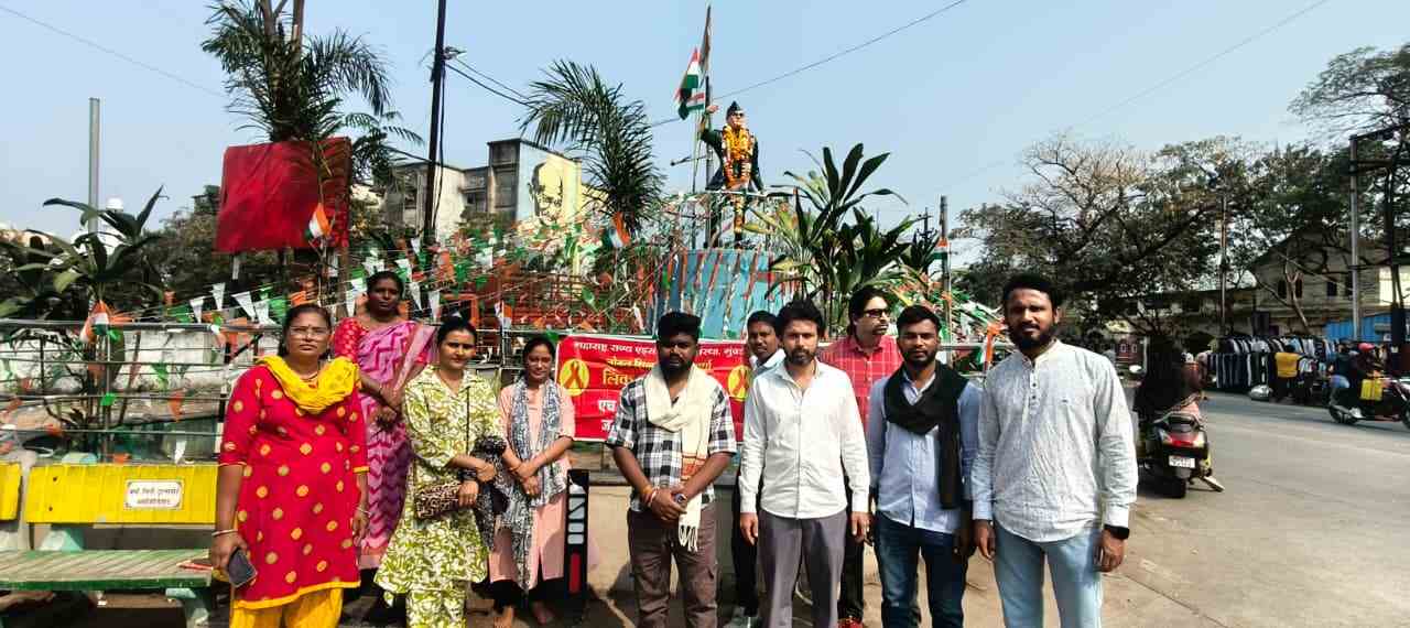 नेताजी सुभाष चंद्र बोस जयंती पर युवा: परिवर्तन की आवाज संघटना ने किया माल्यार्पण