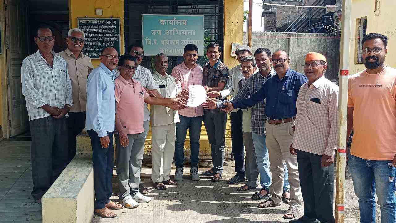 कारंजा–धावडी रस्त्याची झाली चाळण! नागरिक संतप्त — नागरी संघर्ष समितीने दिला आंदोलनाचा इशारा