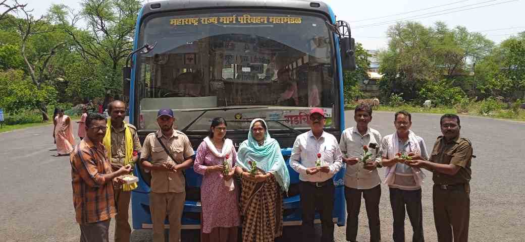 आरमोरी आगारात महाराष्ट्र राज्य परिवहन महामंडळाच्या 77 वा वर्धापन दिन साजरा