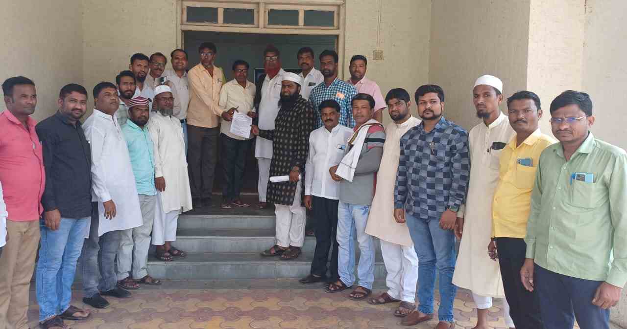 जनावरांचा बाजार बंद करण्याचा आदेश मागे घ्या काँग्रेसचे निवेदन