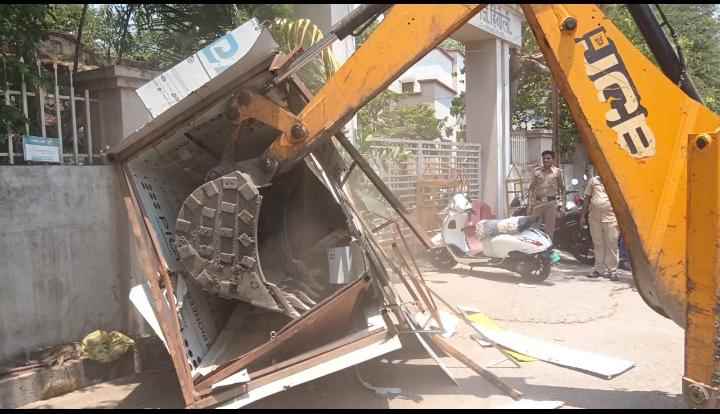 वसमत शहरात नगर परिषदेची अतिक्रमण हटाव मोहिम सुरू