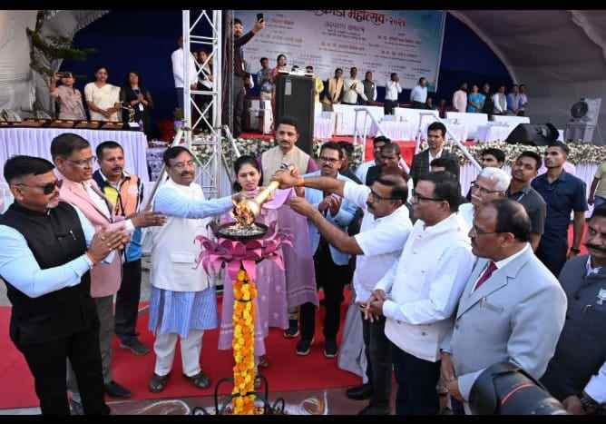 विसापूर येथे गोंडवाना विद्यापीठातर्फे महाराष्ट्र राज्य आंतरविद्यापीठ क्रीडा महोत्सवाचे उद्घाटन